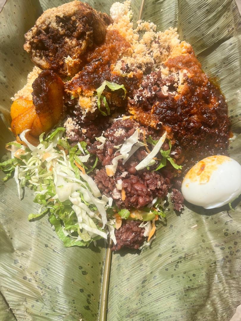 mba_oven's tweet photo. MBA Waakye available at 56 Nii Nortei Nyanchi Street Accra, Dzorwulu every Monday to Friday from 7am to 2pm.

Place your order NOW!

Call 0538861044.

#Waakye #Chicken #Fish #Meat #Sausage #Egg #Wele #Spaghetti #Gari #Salad #Leaves #Plantain #Shito #Stew https://t.co/OwS6FbntfG