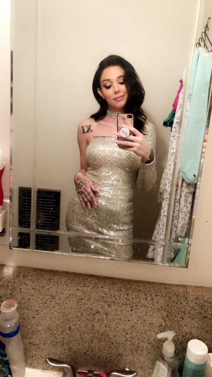 AliceAlisocd's tweet photo. I’m a lady with a cock, hope you don’t mind? 🏳️‍⚧️😊 https://t.co/L7QbHBboNT
