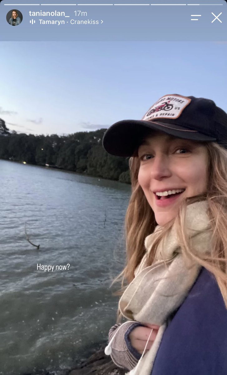 MeeshWUFC's tweet photo. SHE’S TOO FUNNY 😭😂 #Craeve https://t.co/RYhwRIEPQm