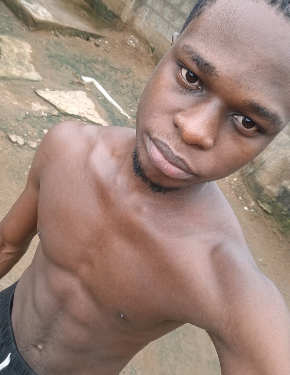 Okondey4uu's tweet photo. Just finish 100 pushups in a local gym this morning gym this morning, tomorrow we continue 😹🙌 https://t.co/iCAlpTGj7r