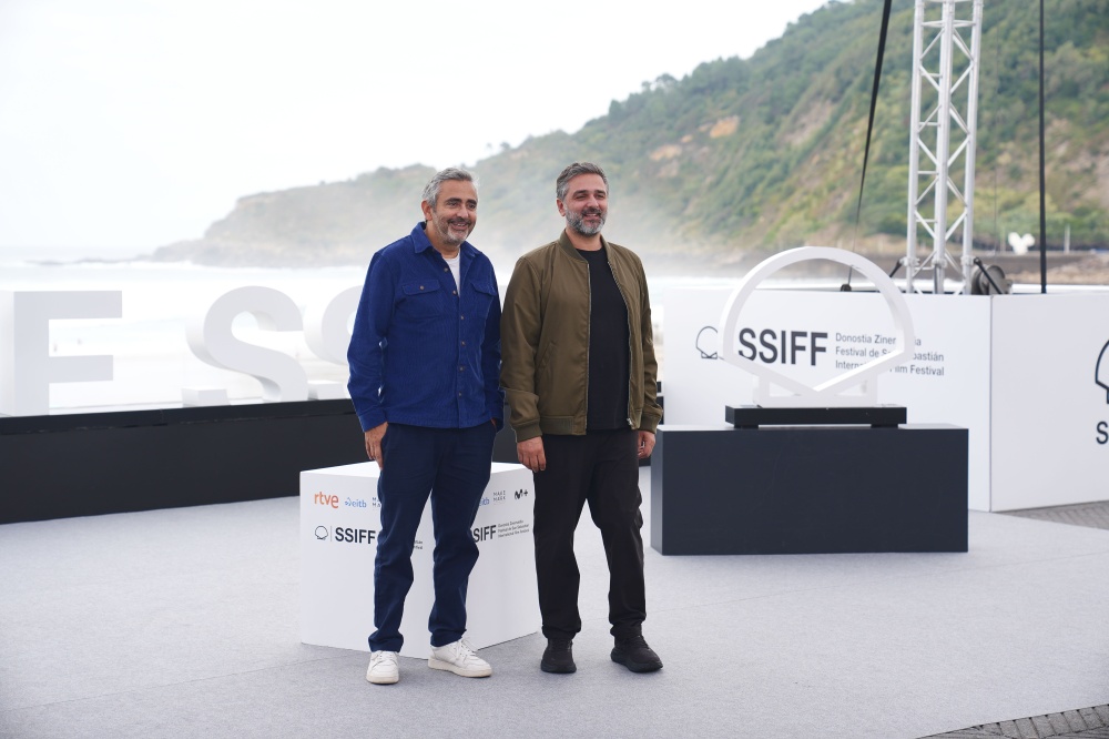 acontrafilms's tweet photo. Éric Toledano y Olivier Nakache posan en el photocall de #TiemposDeIlusión en el Festival de San Sebastián.

Los directores de 'Intocable' y 'C'est la vie' presentaron su nueva película que tendrá su estreno en cines el 30 de octubre.

📷 Iñaki Luis https://t.co/3ff7KZCMNT
