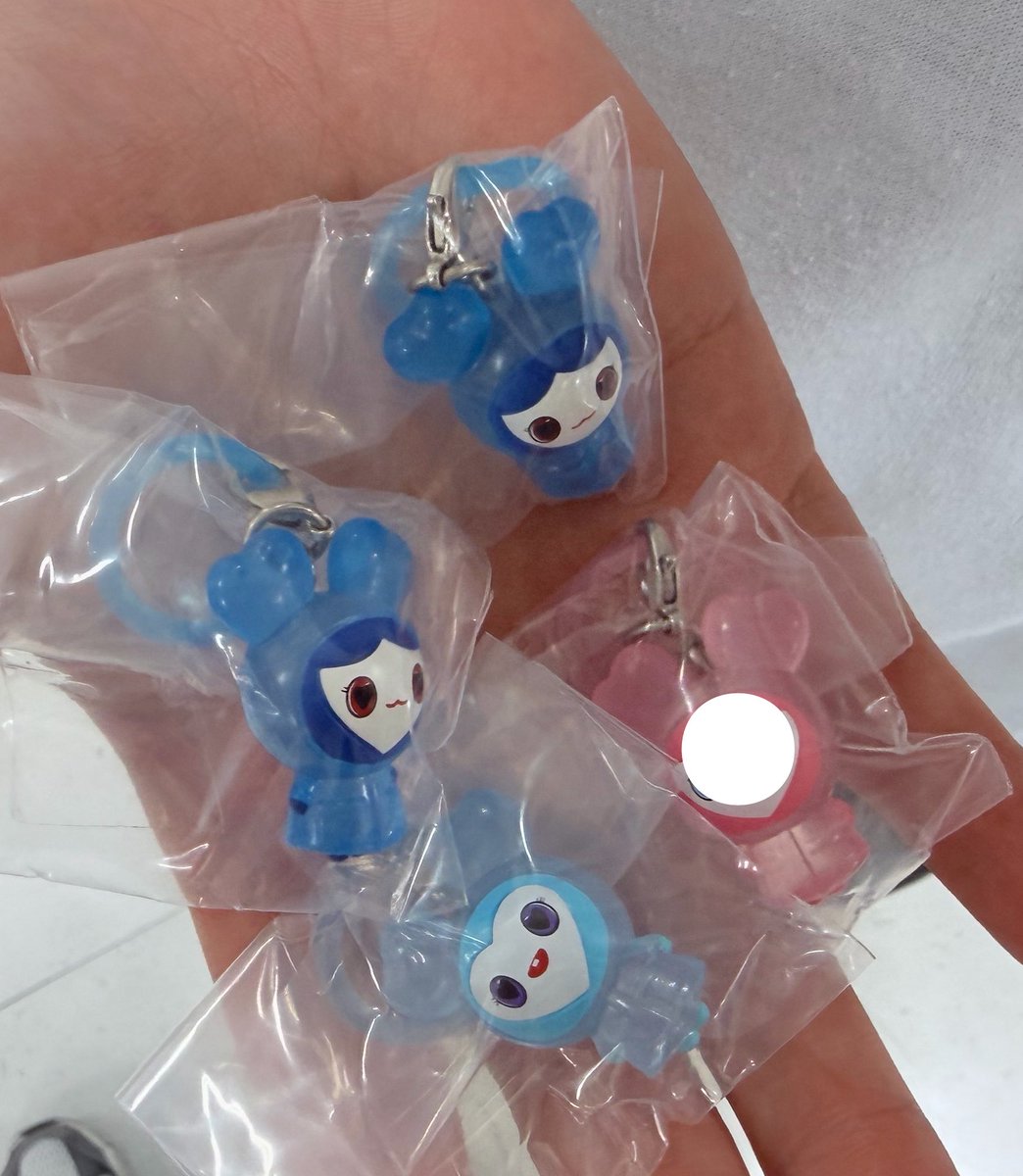 thvlqq5's tweet photo. TWICE ガチャ 交換
ラブリー TWICE LOVELYS めじるしアクセサリー

譲 ツウィ ×2 ナヨン
求 サナ ミナ

同日発送希望
お気軽にお声がけください https://t.co/DeC2H5NlzL