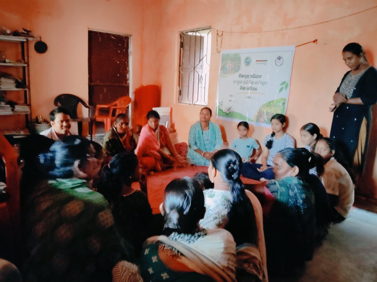 LokUnnati's tweet photo. #Siksha_Chaupal organised by LUS Balangir Sangathan, focused on the #RightToEducation, prevention of #ChildLabour, and #ChildMarriage. Together, let’s promote every child’s right to learn, grow, and build a better future.
@MSMO40845837 @Atmashakti3
#CommunityLedDevelopment https://t.co/pNRt9tHBtM
