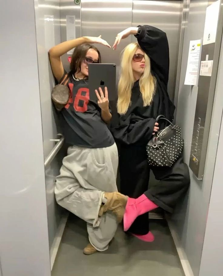 20for03's tweet photo. #marhoon how about recreating this mirror selfie? https://t.co/HhWmCfzmyD