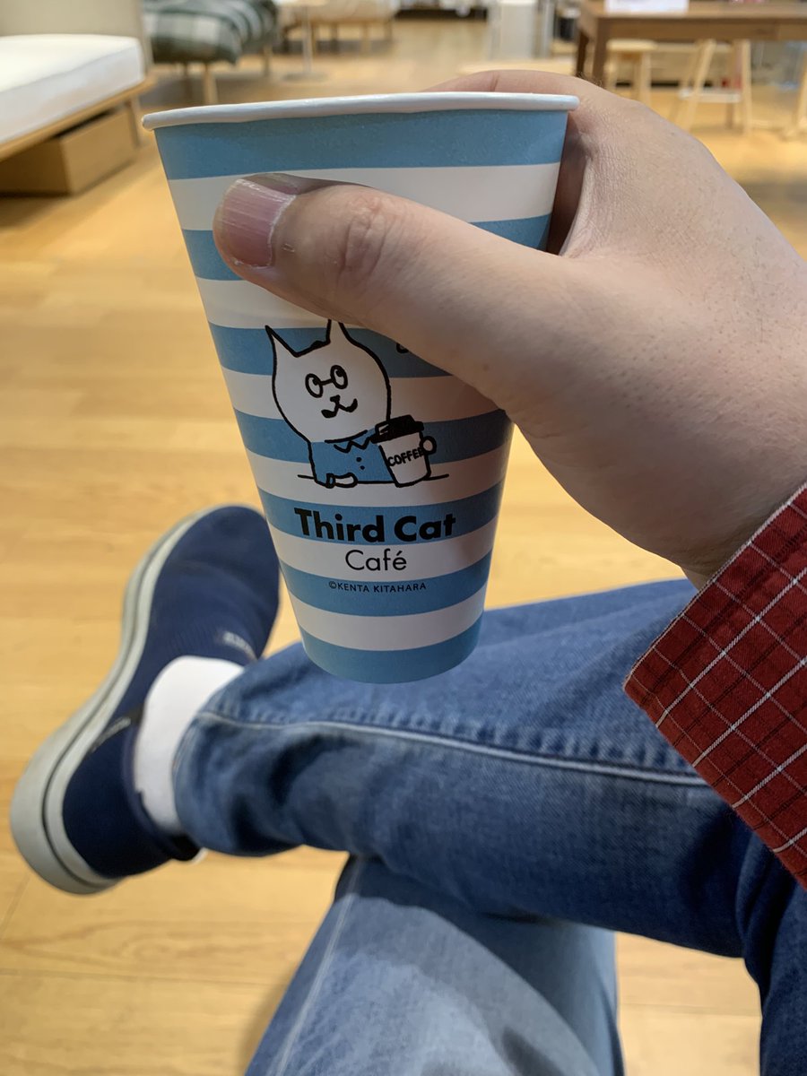 bocoh_nikki's tweet photo. お風呂から上がって、モールに来ました。今日もサードキャットカフェのコーヒー専売機のブラックでひと息ついて、危険物取り扱いのお勉強をします。小説を書く暇はあるのかしら？☕️🥸 https://t.co/Esj30Ykmi9