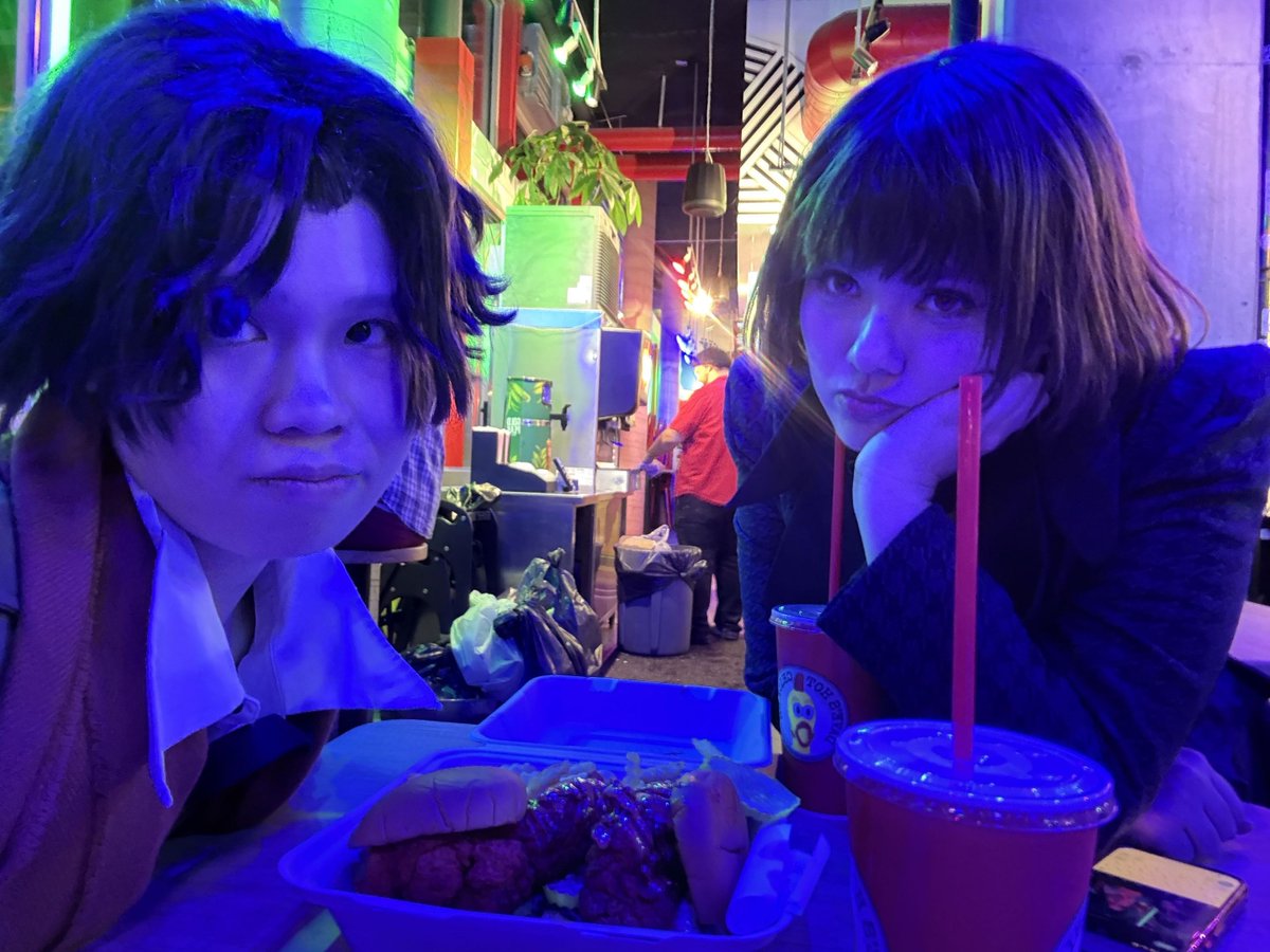 yuriyuja's tweet photo. unhappy batcase date @unemployedshoe https://t.co/yEOvzP4t0J