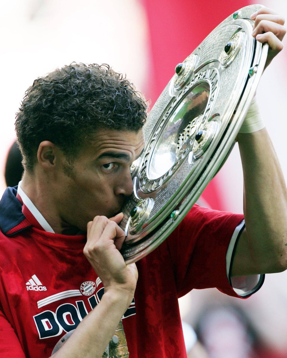 FCBayernEN's tweet photo. Valérien Ismaël is celebrating his 51st birthday today 🎂
Wishing you all the best! 🎈 https://t.co/SBGQahEyzg