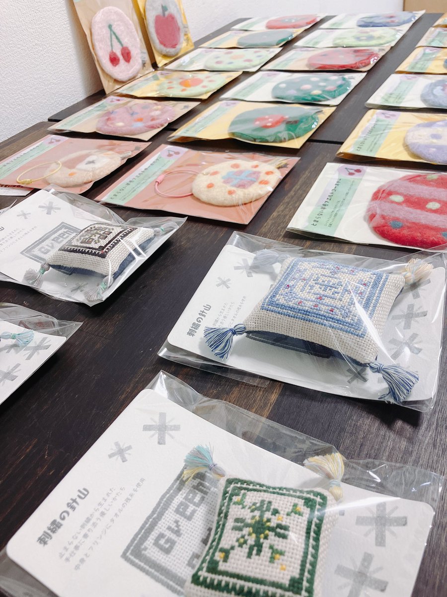 kazenoneco's tweet photo. 風のねこ展示会「とまらない手仕事」残り２日です。
週末はお足元の悪い中お越しいただきありがとうございました🙇‍♂️
風のねこアーティストたちもひょこっといたりいなかったり。引き続きギャラリーリブアートにてお待ちしております。 https://t.co/LHKPZSfKui