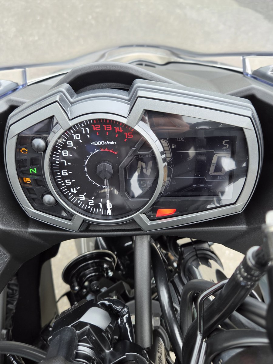 Cl_3tipe's tweet photo. ㊗️！本日、2027年モデルのNinja400納車！！
中古の練習機だったFZ-25とは悲しくもお別れして
新車のNinja400を契約しました！

初めての新車、初めてのセパハンSS、初めての2気筒等々…
Ninja400乗り、Ninja乗り、Kawasaki乗りの方
よろしくお願いします！！
#納車 #Ninja400 #Kawasaki #Ninja https://t.co/Jea5v4FQ5q