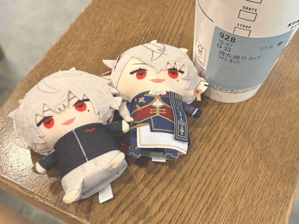 Bbo_2349's tweet photo. くずはの日めでたい🎉‼️
お祝い用意できず、即席のぱぺたちで写真撮影🤩🤩
2人とも同じ表情で可愛い🥰

 #くずはの日2026 https://t.co/v2oH4wtMsW