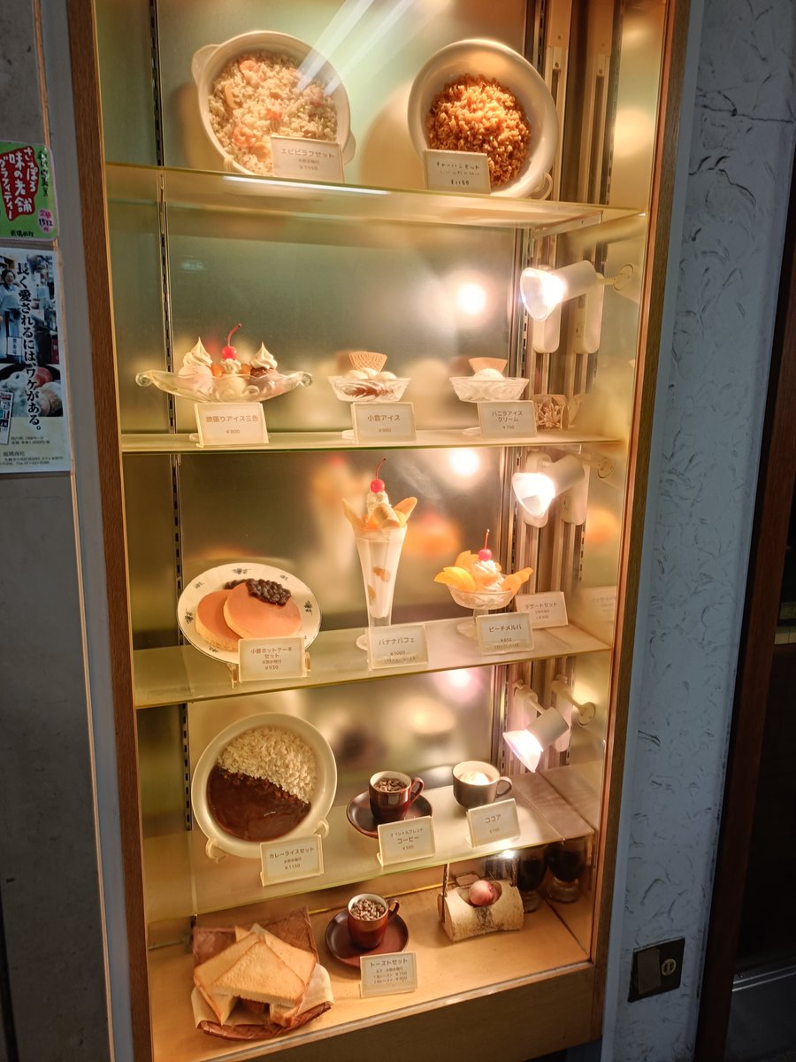lady7apper's tweet photo. 親知らず、炎症が酷すぎて抗生剤投与。一週間後抜歯。全て終わったら純喫茶でモーニング食べるんだ... https://t.co/VB2KyE3cPc