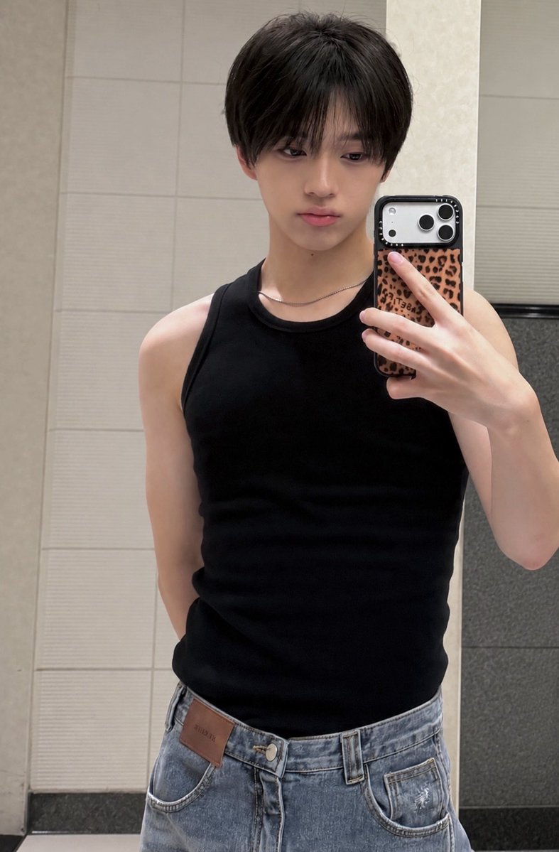 VAYONN_inkode's tweet photo. [#JINYU]

おいしい！幸せ！

#JINYU #진위
#VAYONN #베이온 https://t.co/X2Cogsic3F