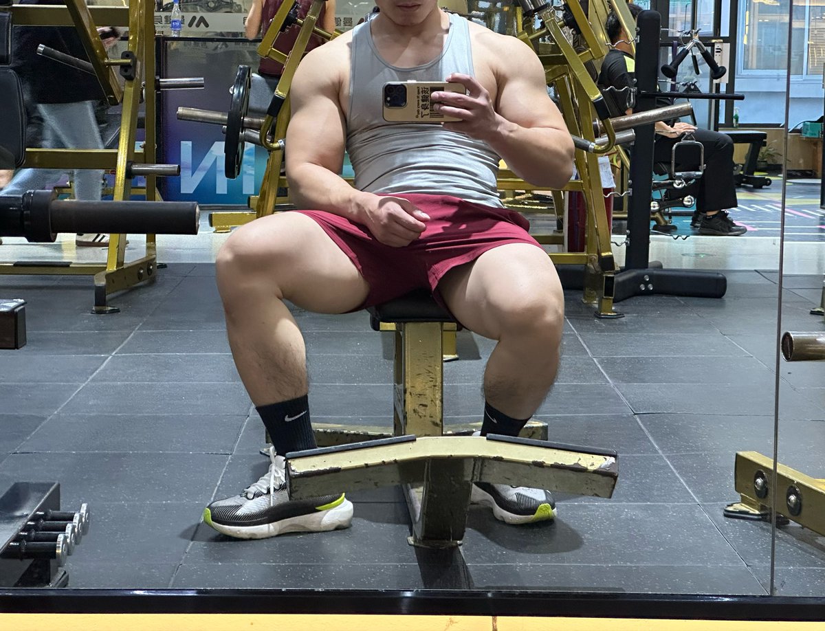 GqL40383's tweet photo. 练完不拍照，等于没练💪🏻
#肌肉猛男 #健身教练 https://t.co/NxOHRZvt3g