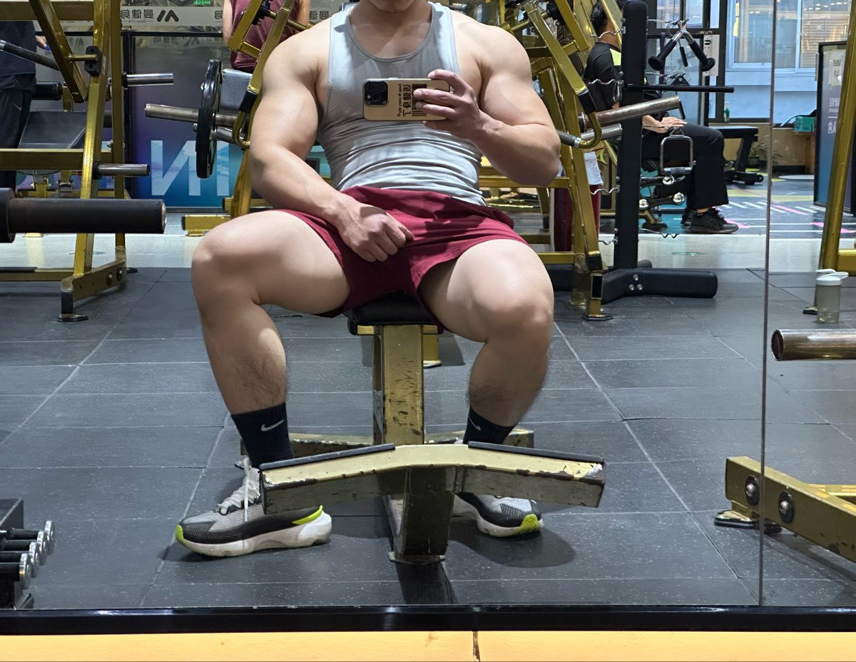 GqL40383's tweet photo. 练完不拍照，等于没练💪🏻
#肌肉猛男 #健身教练 https://t.co/NxOHRZvt3g