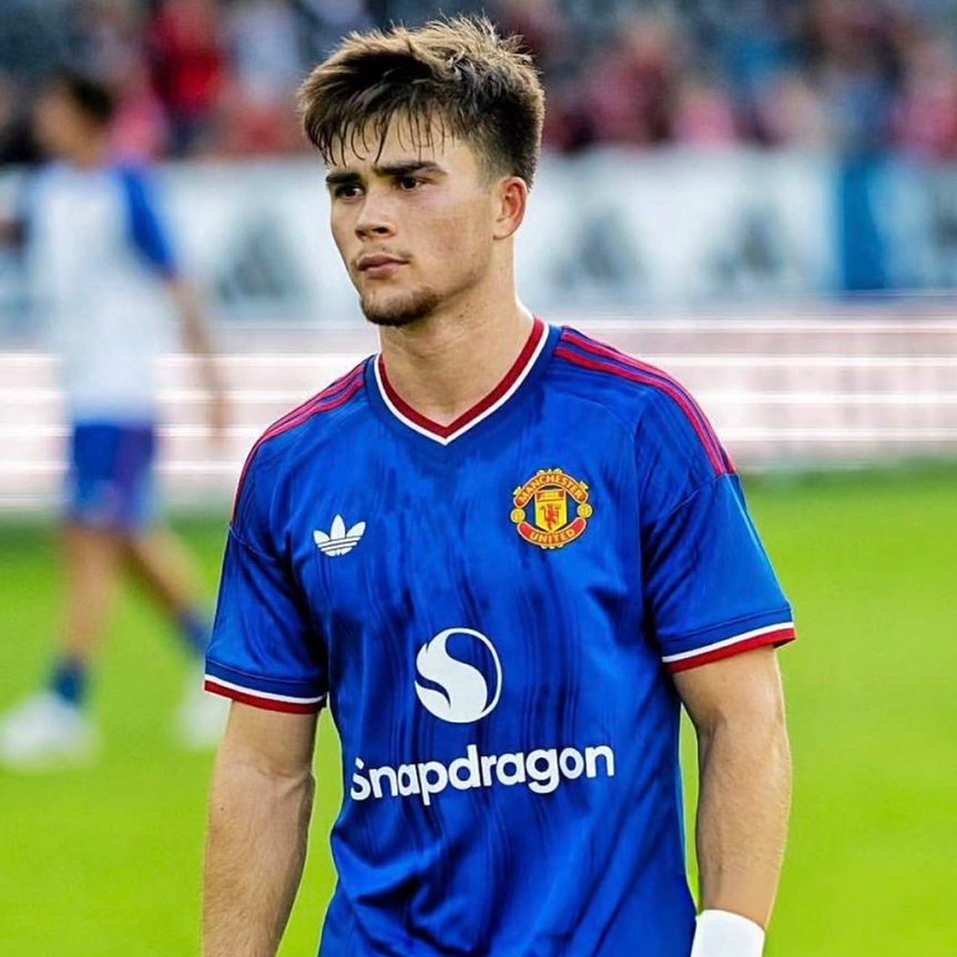 UnitedUpdates's tweet photo. 🚨🚨 | 𝐍𝐄𝐖: Manchester United could SELL Harry Amass if he FAILS to prove himself this season. [@samuelluckhurst] #mufc https://t.co/CJD5krz8Sv