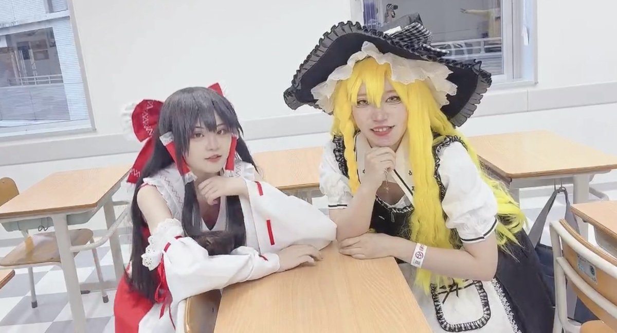 manyomayo77's tweet photo. 東方Project   【Cosplay/コスプレ】
博麗霊夢 霧雨魔理沙

霊夢「なるほどね。」
                                魔理沙「なるほどだぜ」

           ＿人人人人人人＿ 
          つまり、わからん
          ￣^Y^Y^Y^Y^Y￣

 #エンコス2026  #ENCOSJAPAN https://t.co/zXzVdquxNd