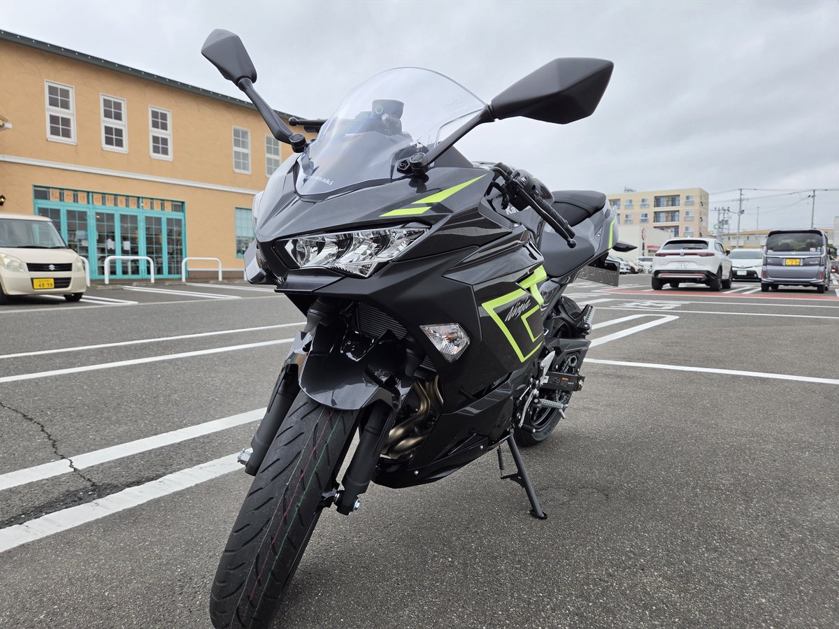 Cl_3tipe's tweet photo. ㊗️！本日、2027年モデルのNinja400納車！！
中古の練習機だったFZ-25とは悲しくもお別れして
新車のNinja400を契約しました！

初めての新車、初めてのセパハンSS、初めての2気筒等々…
Ninja400乗り、Ninja乗り、Kawasaki乗りの方
よろしくお願いします！！
#納車 #Ninja400 #Kawasaki #Ninja https://t.co/Jea5v4FQ5q