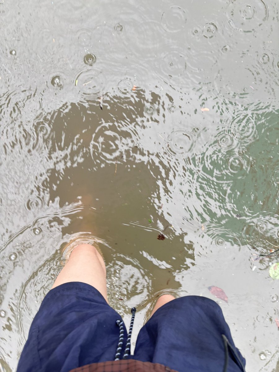 pair_piitcha's tweet photo. วันนี้อยากมาบอกทุกคนให้รักษาสุขภาพ ล้างเนื้อล้างตัว ล้างมือให้สะอาดหลังจากสัมผัสโดนน้ำสกปรกนะคะ ขอให้ทุกชีวิตรอดปลอดภัยจากสถานการณ์นี้คับ แพรก็จะดูแลตัวเองดีดีเหมือนกัน  ใครน้ำลดแล้วก็รีบทำความสะอาดนะคับ ใครยังไม่ลดก็มาฮึบไปด้วยกันนะ  🤍 #pairpiitcha https://t.co/uPR7qCqQgE