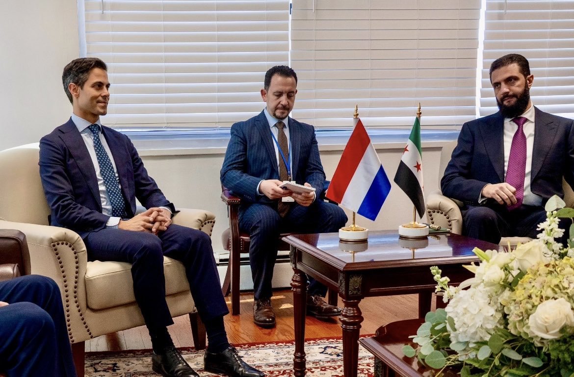 MSoll123321's tweet photo. Rob kan zich amper bedwingen. Je ziet hem denken, " die twee ga ik zo hard op hun bek slaan". Mooi om de angst in hun gezicht te zien. https://t.co/THsYAYc37s