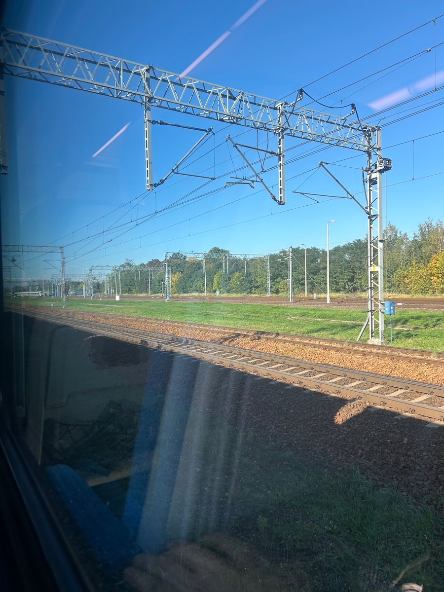 GossKajtek's tweet photo. Pociąg IC Mazury opóźniony 3 godziny @PKPIntercityPDP 
Dlaczego nie da się zabezpieczyć tych systemów sterowania ruchem jeśli co chwila wam się coś wypierdala w tym systemie? https://t.co/M4pNxgdlUP