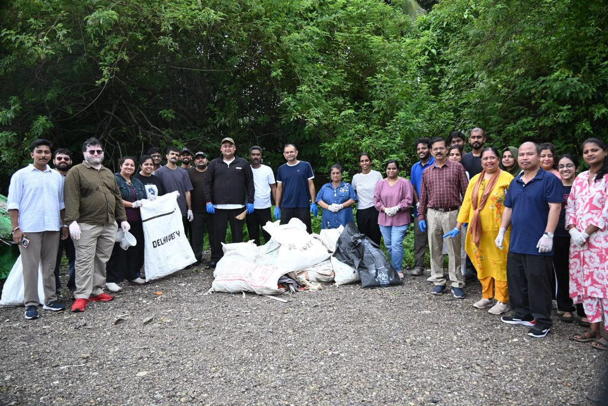 aniimsmedia's tweet photo. 🇮🇳 Swachh Bharat, Swasth Bharat
Doctors & Staffs of ANIIMS & G.B. Pant Hospital SVP & DHS joined the Swachhata Hi Seva 2026 cleanliness drive at Burmanallah Beach under the supervision of Smt. Vandana Rao, IAS, Secretary (Health) A&NI.
#SwachhataHiSeva2026 #ANIIMS #SwachhBharat https://t.co/TzWaO31SD9