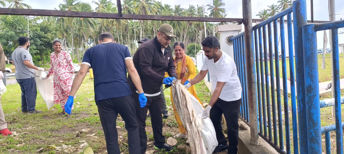 aniimsmedia's tweet photo. 🇮🇳 Swachh Bharat, Swasth Bharat
Doctors & Staffs of ANIIMS & G.B. Pant Hospital SVP & DHS joined the Swachhata Hi Seva 2026 cleanliness drive at Burmanallah Beach under the supervision of Smt. Vandana Rao, IAS, Secretary (Health) A&NI.
#SwachhataHiSeva2026 #ANIIMS #SwachhBharat https://t.co/TzWaO31SD9