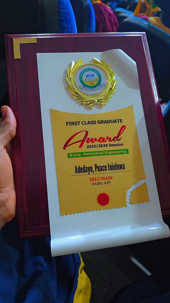 Zeniiiiiith's tweet photo. Scored 283 in JAMB 2020, only for my result not to be uploaded to UNILORIN’s portal. I retook JAMB reluctantly and got admitted to UNIOSUN to study Mechanical Engineering.

I never imagined I’d graduate with a First Class (4.57 CGPA).
Only God could do this. 🙏🏽
#uniosun #graduate https://t.co/ebhgXl5KT7