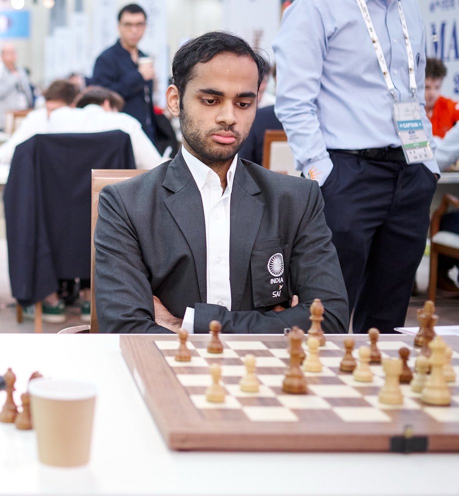 ArjunErigaisi's tweet photo. Pushed until the last move. Coming back from Samarkand with Silver. The real prize though is being part this team🇮🇳 

📸 @MichaWalusza / @OLEKS16 https://t.co/T7BlKuIRgt