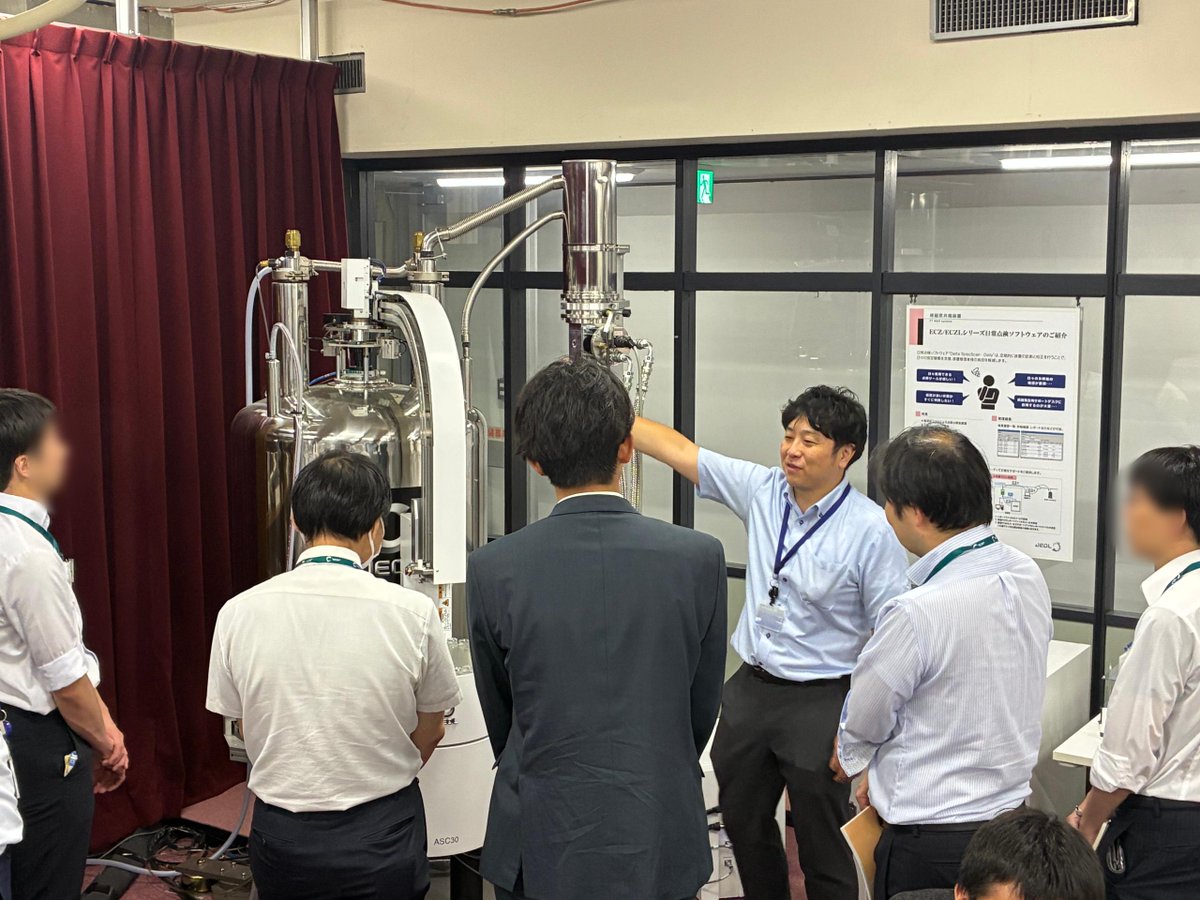 JEOL_Japan's tweet photo. 9月25日、日本電子 昭島本社にて「固体NMRハイブリッドセミナー」を開催しました！

前半はオンラインと現地のハイブリッド形式で、固体NMR測定の基礎をご紹介。

後半は現地参加の皆さまを対象に、固体NMRのサンプリング実演をはじめ、NMR装置の見学・最新装置のご紹介、工場見学などを実施しました。
また、ナノサイズの微結晶から構造解析ができる「極微小単結晶構造解析プラットフォーム XtaLAB Synergy-ED」もご紹介。

ご参加いただいた皆さま、ありがとうございました😊✨

#NMR #固体NMR  #JEOL_Seminar #日本電子 #JEOL