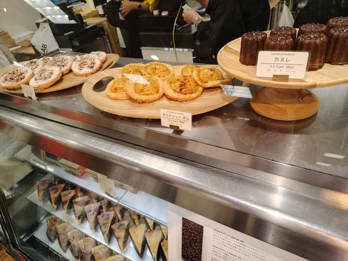 yosyhum's tweet photo. フランス展
平日夕方でも、モリヨシダ列が結構な長さ💦で��、タブレット以外に欠品なし👍️ https://t.co/rPuuwL1FSj