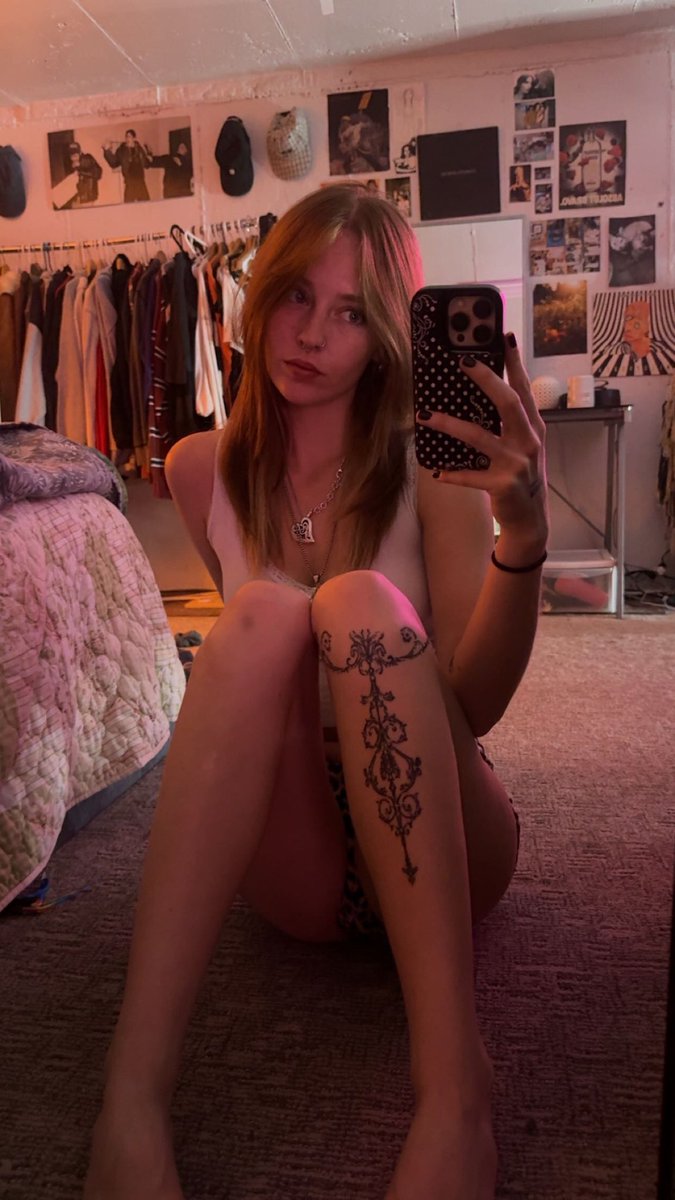 sabl3quinn's tweet photo. i’m not apologizing for looking this fuckable. https://t.co/3cwH4oVCcx