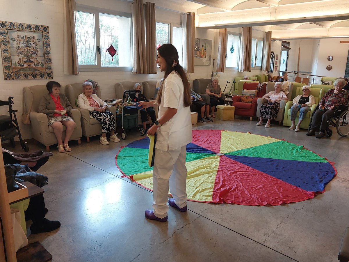 latardorOlot's tweet photo. Comencem la setmana amb energia! ๐ช๐ฏ
Avui fem una mica de punteria ... preparats per donar-ho tot? ๐
#BonIniciDeSetmana #FemPunteria #laTardorGentGran #SomEquip https://t.co/TdkOMaxxyz