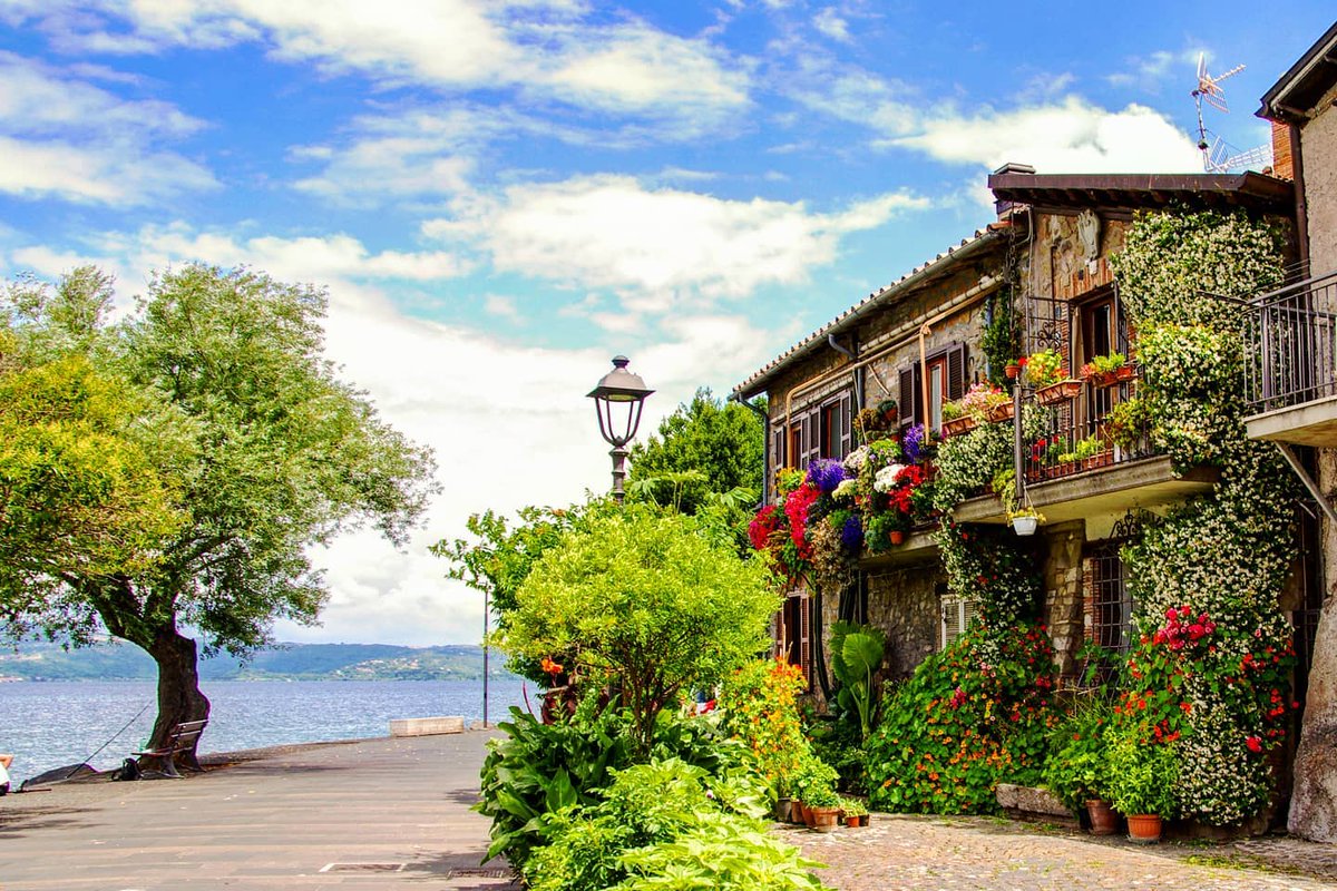 ub40r's tweet photo. #italianphotographer #italia #italy #italygram #italyphoto #italytravel #italytrip #trip #travelphotography #travelgram #travel #lago #verde #green #fiori #flowers #piante #plants #relaxtime #justbellaitalia https://t.co/Jf14n4xHL1