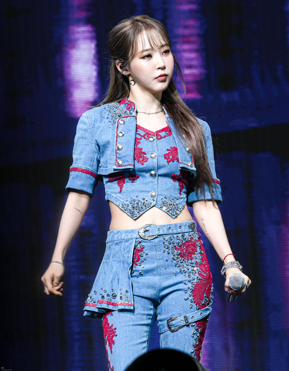 k_moo_star's tweet photo. [ Moonbyul 문별🐹 ]                                                    
260719 마마무 WORLD TOUR [4WARD]            
IN MACAU D2 (4)                        

#마마무 #MAMAMOO #문별 #MoonByul #ムンビョル https://t.co/1QZG3AaHOx