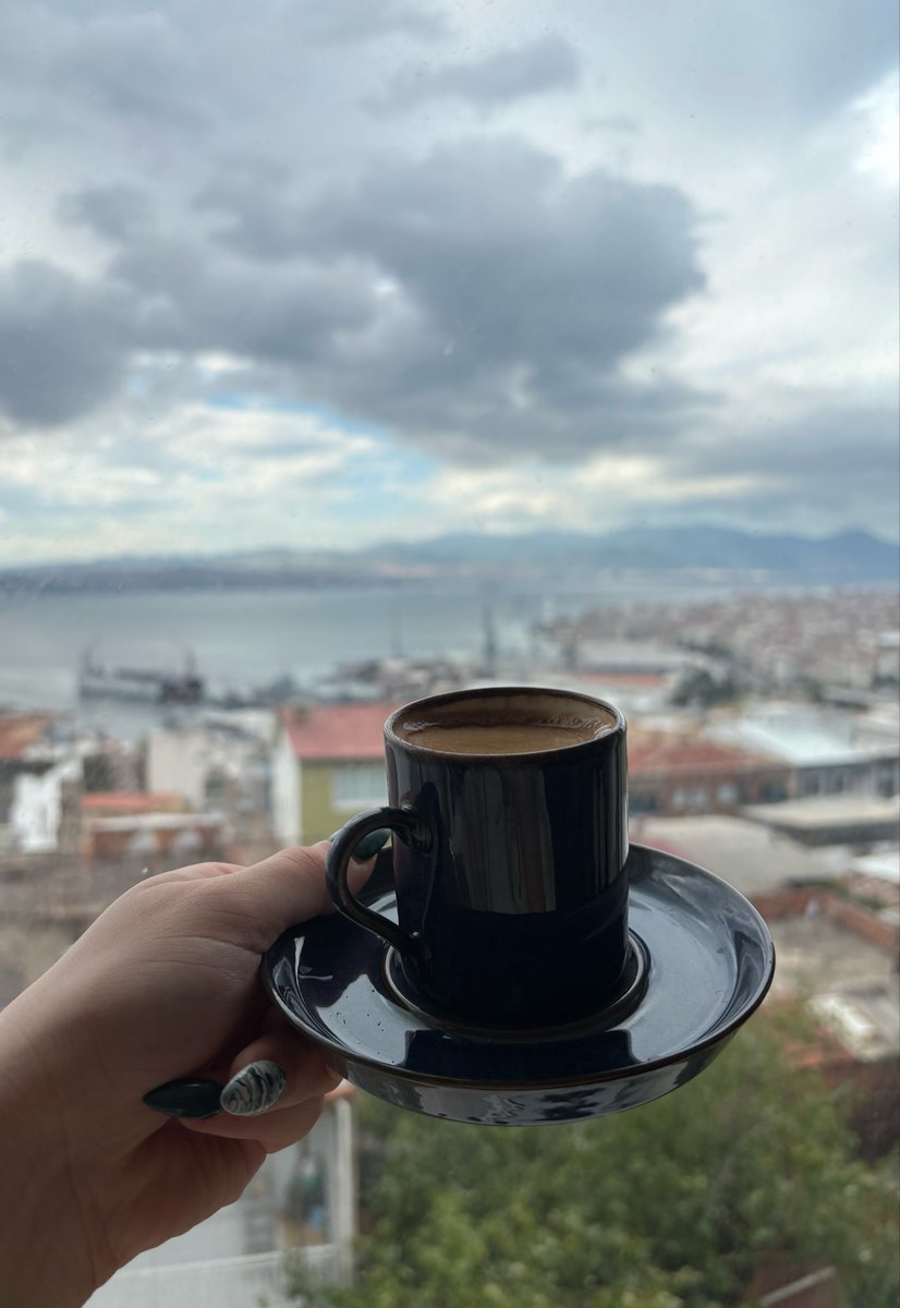 libertikcat's tweet photo. Sabah kahveleri içildi mi acilen https://t.co/nrzuFbkiQP