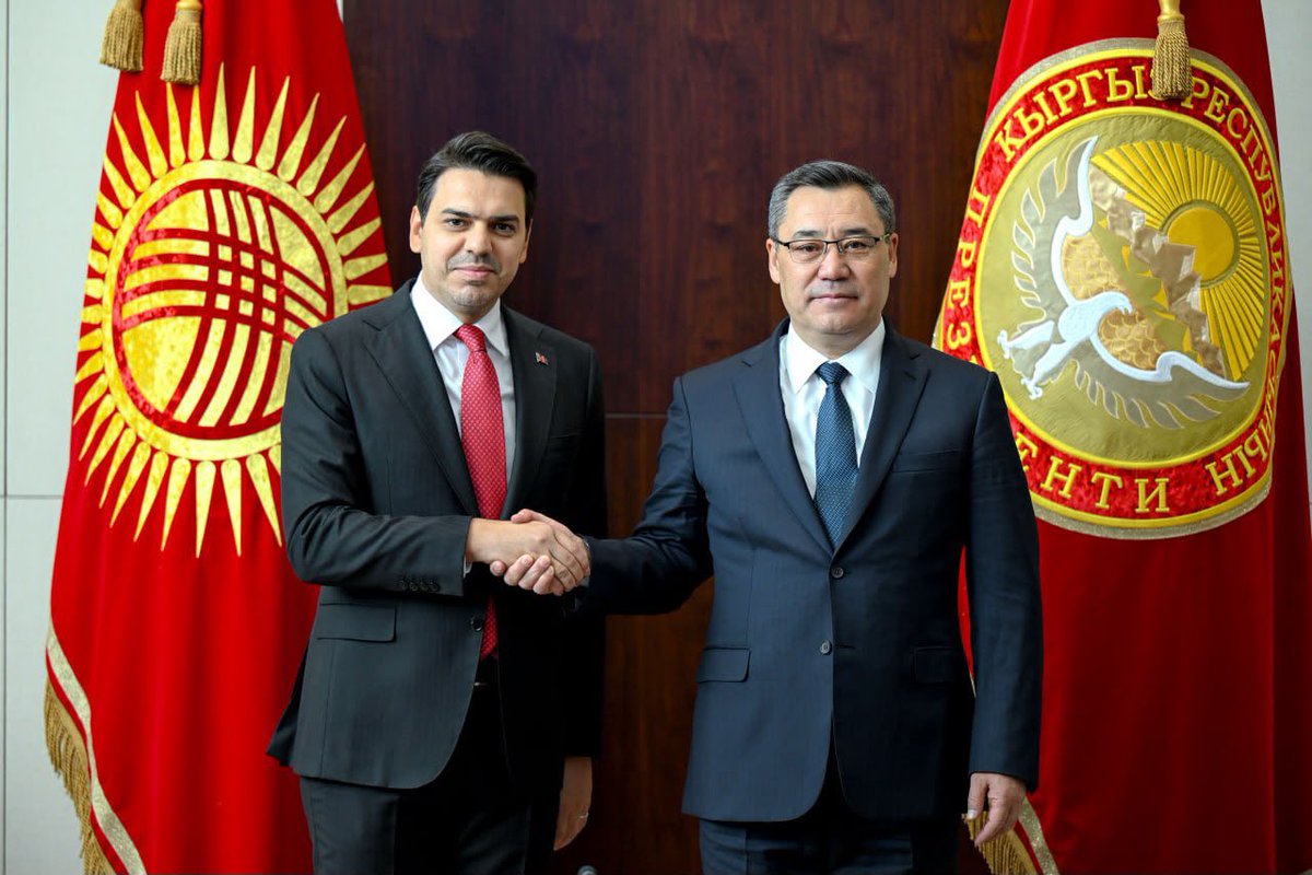 abdullah_eren's tweet photo. Ata yurdumuz Bişkek’teyiz! 🇹🇷🇰🇬

Kırgız Cumhuriyeti Cumhurbaşkanı Sayın Sadır Caparov’un nazik kabulleriyle; #TİKA’mızın ülkedeki projelerini ve iki kardeş ülke arasındaki köklü iş birliği çerçevesinde yürüttüğümüz çalışmaları kendilerine arz ettik.

Kültürden sağlığa, eğitimden kalkınmaya kadar her alanda ortak geleceğimizi inşa etmeye, Kırgız kardeşlerimizin yanında olmaya kararlılıkla devam edeceğiz.

İlgileri ve misafirperverlikleri için Sayın Cumhurbaşkanına teşekkür ediyorum.