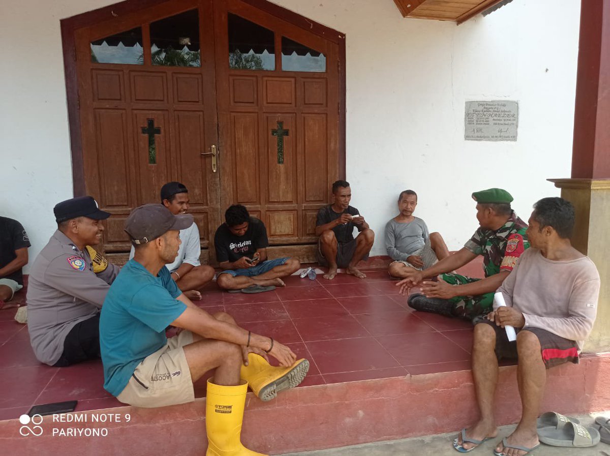 M1513sbb's tweet photo. Babinsa 1513-03/Kairatu Desa Hunitetu Imbau Warga Waspadai Kebakaran di Musim Kemarau. 

Baca selengkapnya👇
https://t.co/YJIPsfcIBs https://t.co/uJDuAUIWWw
