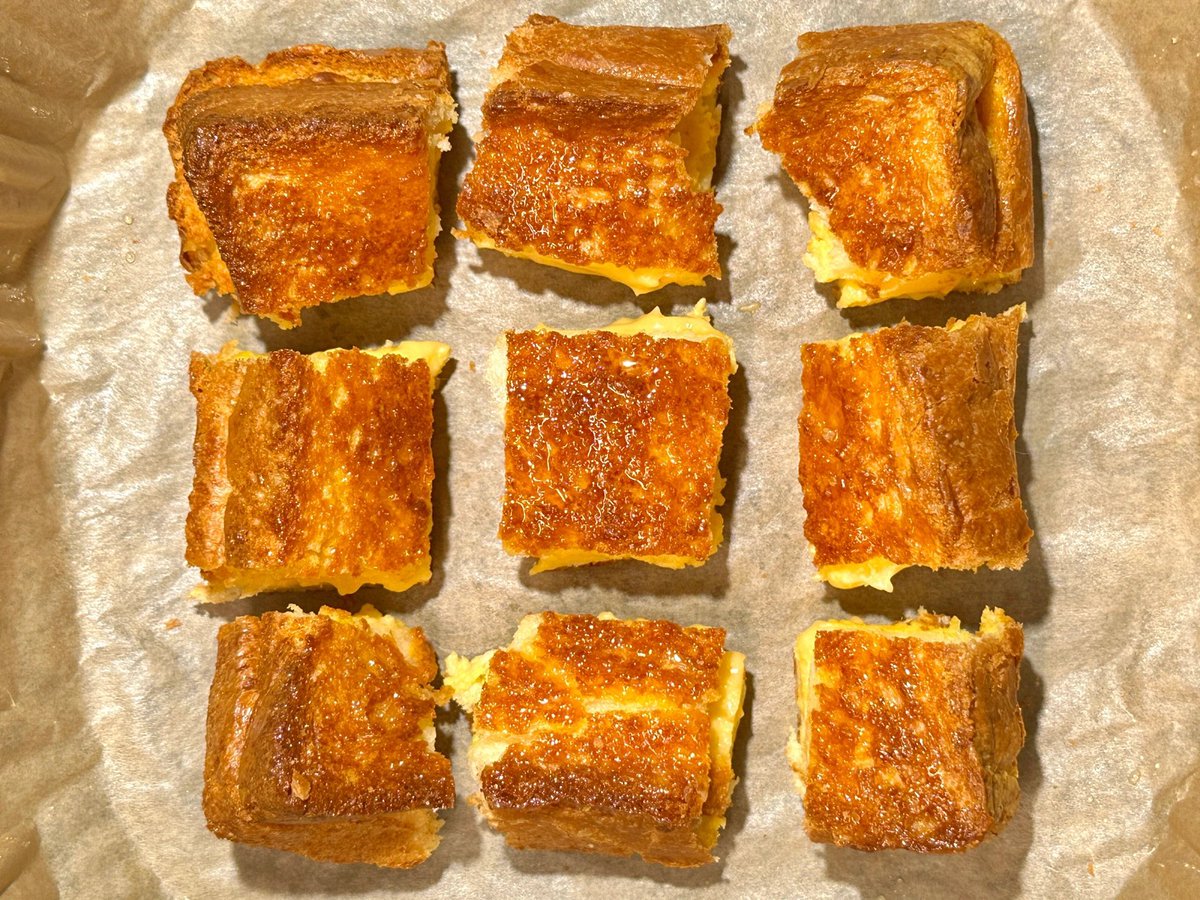 c4rm3831's tweet photo. Just cracked open a bag of crispy honey butter chips （不对，纠正成日常零食更贴合：Just cracked open a bag of crispy honey butter potato chips, and they’re chef’s kiss—who’s grabbing a handful ） https://t.co/ZGILHDOPjP