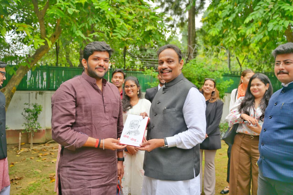 TawdeVinod's tweet photo. It is always a pleasure to engage with young minds on politics, policy and people.

An enriching interaction with the Fellows of the Fourth Edition of the Rising Leaders for Inclusive and Progressive Change Fellowship Programme, organised by iLead Global Foundation in partnership with Konrad Adenauer Stiftung. From how policies are shaped in Parliament to why public service must stay rooted among the people, the conversation was open and wide-ranging.

Sharp questions, fresh perspectives and real conviction. Best wishes to all the Fellows.