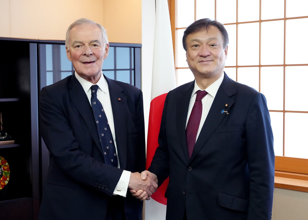 MofaJapan_en's tweet photo. State Minister for Foreign Affairs HORII received a courtesy call from the Viscount TRENCHARD and expressed his gratitude for the Viscount TRENCHARD’s contributions to the development of Japan-UK relations to date. They also exchanged views on Japan-UK cooperation in a wide range of fields.

https://t.co/FJaPhceLdw