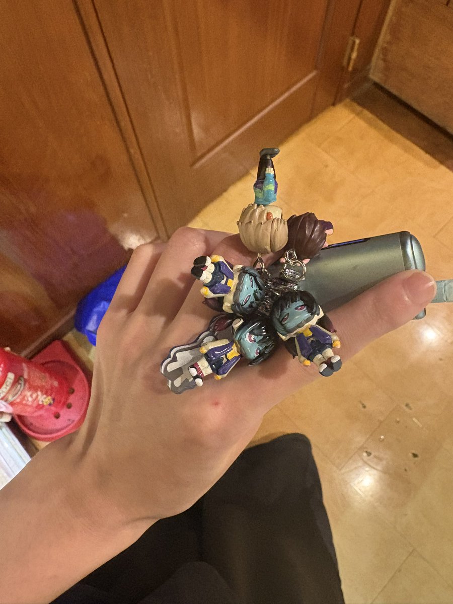 nek10_6's tweet photo. そういや周りが見つけたよーって引いてくれたお陰でマキナちゃん3人に増えました https://t.co/IT5a2TDnhH