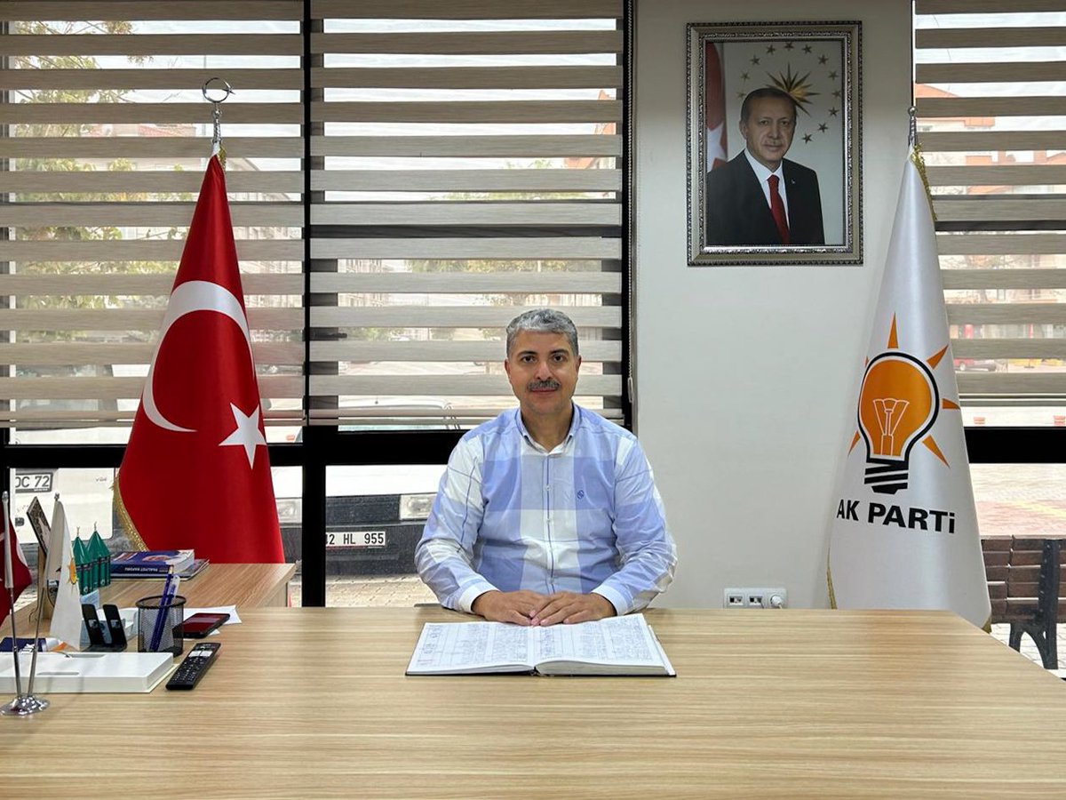 akpartiselcuklu's tweet photo. İlçe Başkanlığımızda bugün Yönetim Kurulu Üyemiz Mahmut Sarı nöbetçidir.

İletişim ⬇️

AK Parti Selçuklu İlçe Başkanlığı

☎️ 0 332 237 86 05

📍 Akıncılar Mahallesi, Yeni Sille Caddesi No:42, Selçuklu

Sizleri dinlemek ve her daim yanınızda olmak için buradayız. https://t.co/bW8EEy19Iy