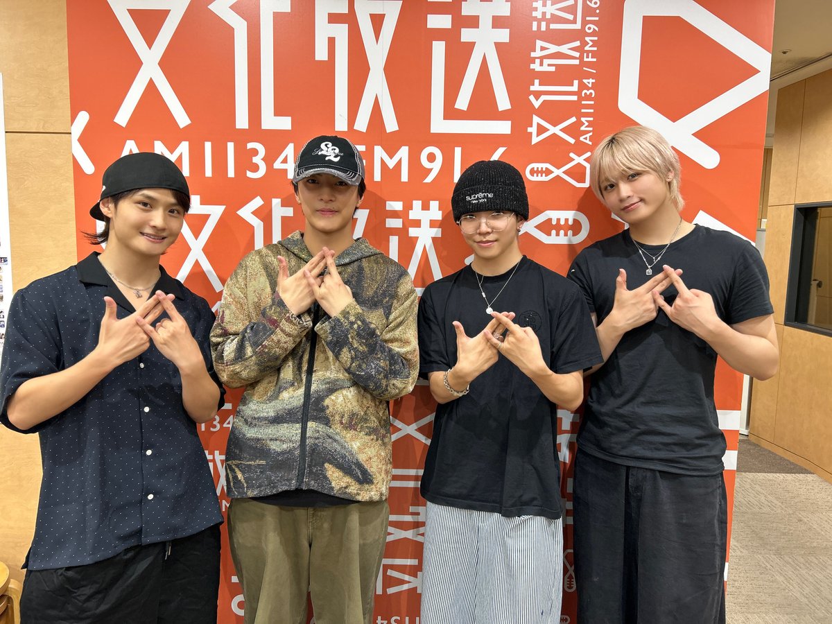 official_DXTEEN's tweet photo. [📸]260928

#文化放送
『#DXTEEN のNICO-NICO K-ROOM』
@kroom_joqr

#田中笑太郎 #寺尾香信 が
出演させていただきました☺︎

ゲストの LIL LEAGUE
#中村竜大 さん #山田晃大 さんと！
ありがとうございました！

･･━━･･━━･･━━･･━━･･
DXTEEN 8TH SINGLE "相思想愛"
2026.12.09(Wed) RELEASE💗

@LIL_LEAGUE_ 
#LILLEAGUE
#Kるーむ
#DXTN #DXTEEN_相思想愛