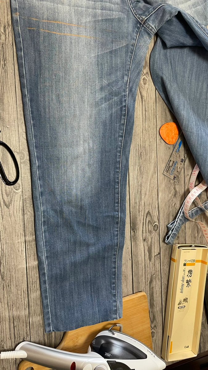 cyn76975's tweet photo. Crafted my own fabric tote bag from old jeans this weekend! No fancy tools needed—just some scissors, thread, and a little creativity. Zero waste, 100% unique  #DIYUpcycle https://t.co/0cRd0PD3u8
