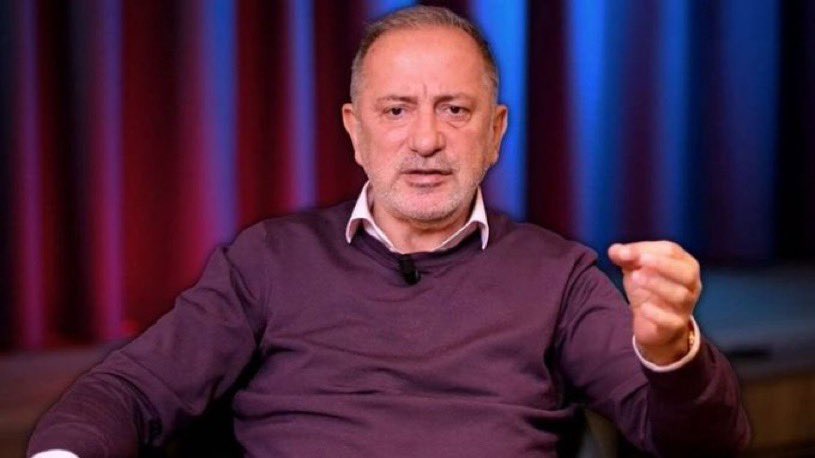 frekanstr_'s tweet photo. Fatih Altaylı:

"Fatma Betül Sayan Kaya.

Allah’ın sevgili kulu mu bilmem ama iktidarın sevgili kulu olduğu aşikar.

Gençliğinden başlıyor kendisine olan muhabbet. Hiç kimseye verilmeyen İBB Bursu, özel olarak kendisine veriliyor.

Yüzbinlerce dolar.

Belediyede çalışıyor gözüküp aldığı bugünün parası ile 4 milyon TL burs ile Amerika’ya gidiyor. 

Eğitim üstüne eğitim.

“Karşılıklı bursu” belediyeye çalışarak ödemesi gerekirken hem vekil oluyor, hem de tıp doktoru, sonra da bakan.

Ama arada nasıl oluyorsa zengin de oluyor. O kadar zengin ki, sadece tek bir hisseye 1,5 milyon dolar yatıracak kadar.

Kocası ise bir başka hisseye 2 milyon dolar yatırıyor.

Nereden bu zenginlik acep. Bu gelirin vergisini ödediler mi elde ettiler, ödemediler de mi elde ettiler, belirsiz!

Yatırdıkları 3,5 milyon, aldıkları 45 milyon dolar. 5 ayda.

Ki bu toplam çalınan paranın yaklaşık 550’de biri. 

Geri kalan 549’luk pay nerede!

Yağmadan kim ne kaptı!"