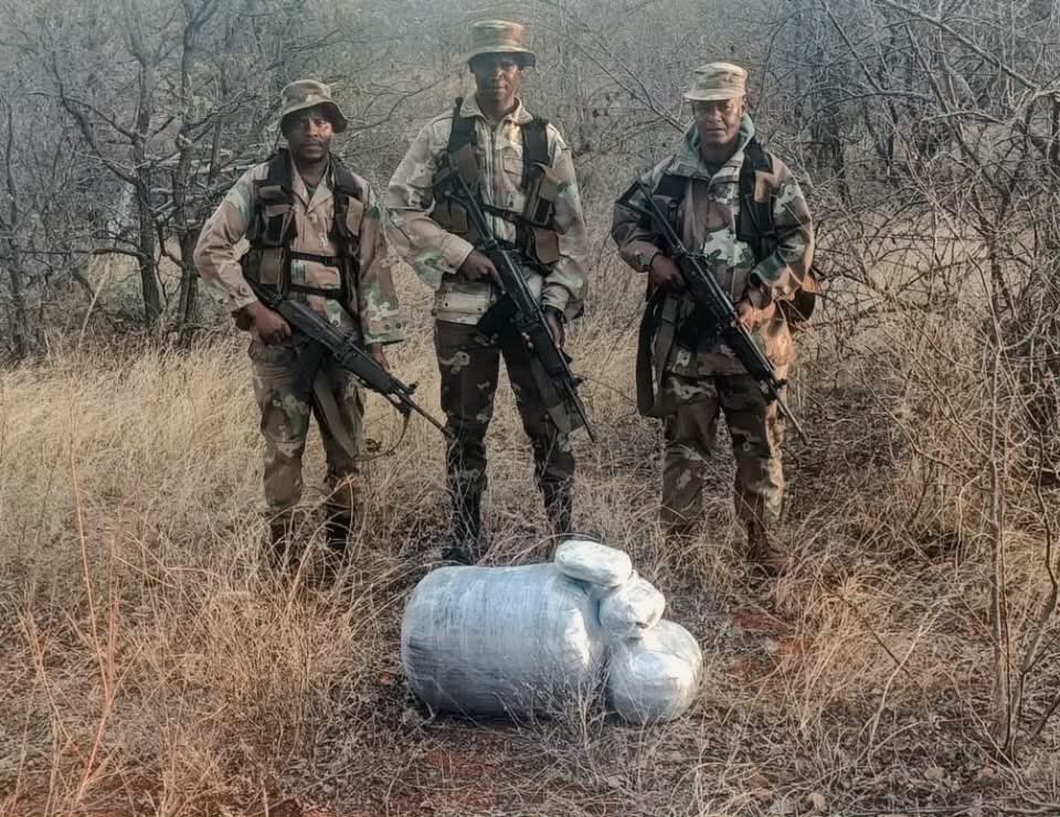 Abramjee's tweet photo. 4 Artillery Regiment @SANDF_ZA members deployed along the SA-Zimbabwe border seized more than R2.7 million worth of illicit goods and suspected stolen vehicles in the past week.

Seizures included:

🚬 Illicit cigarettes worth R1.51 million
🌿 Cannabis worth R309,000
🚙 Two vehicles worth R949,000

The SANDF says the operations demonstrate its continued commitment to border security, protecting South Africa’s sovereignty and combating cross-border illicit activities.