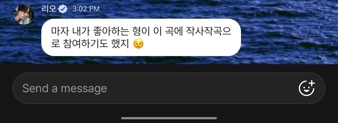 katairio's tweet photo. 📱 260928 LEO +💬 update!
[2:02 AM CST]

🦁 yo'i hyung kesukaan aku yg itu juga ikut nulis lirik dan bikin lagu ini 😉

WKWK LUCU BGT ini maksutnya hanbin 😭 

#LEO #리오 #알파드라이브원 https://t.co/beAJwj6qax