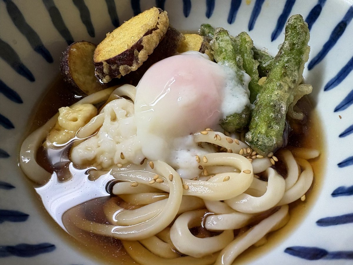 Blogath's tweet photo. 急に思い立って家で天ぷらと唐揚げをめちゃくちゃ揚げた！
一人で食べきって胃がめちゃくちゃになりました https://t.co/QFvOJ65lby