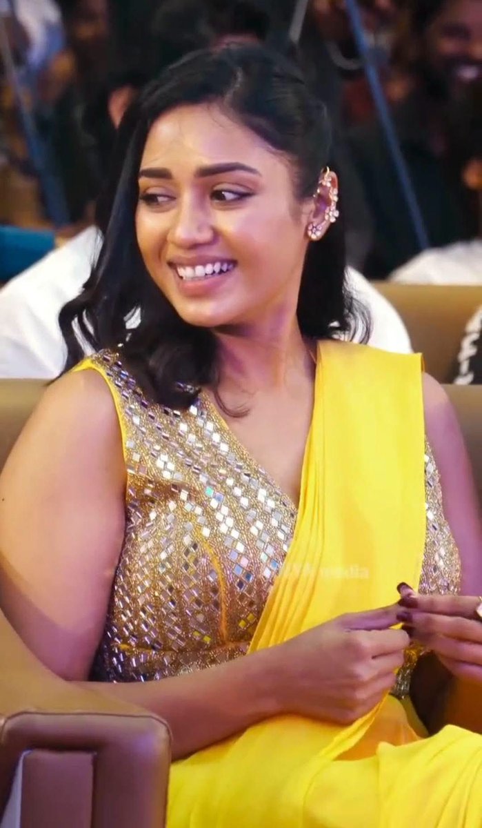 cinema_updatez's tweet photo. #Nivethapethuraj in yellow 🤩😍💛 https://t.co/ZANwf5PfpK