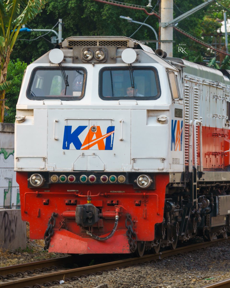 _RiyanRK's tweet photo. Transportasi yang menghubungkanku ke Off-Air/Konser dan Travelling di berbagai kota🥺
Selamat HUT Ke-81 KAI !!
@KAI121 @CommuterLine
#AyoNaikKereta
#KAI81 https://t.co/FsjxQml60y